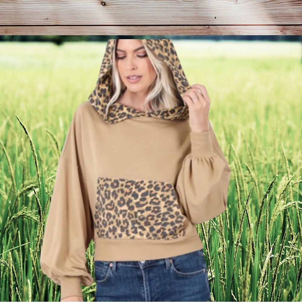 HOODED ANIMAL PRINT TOP